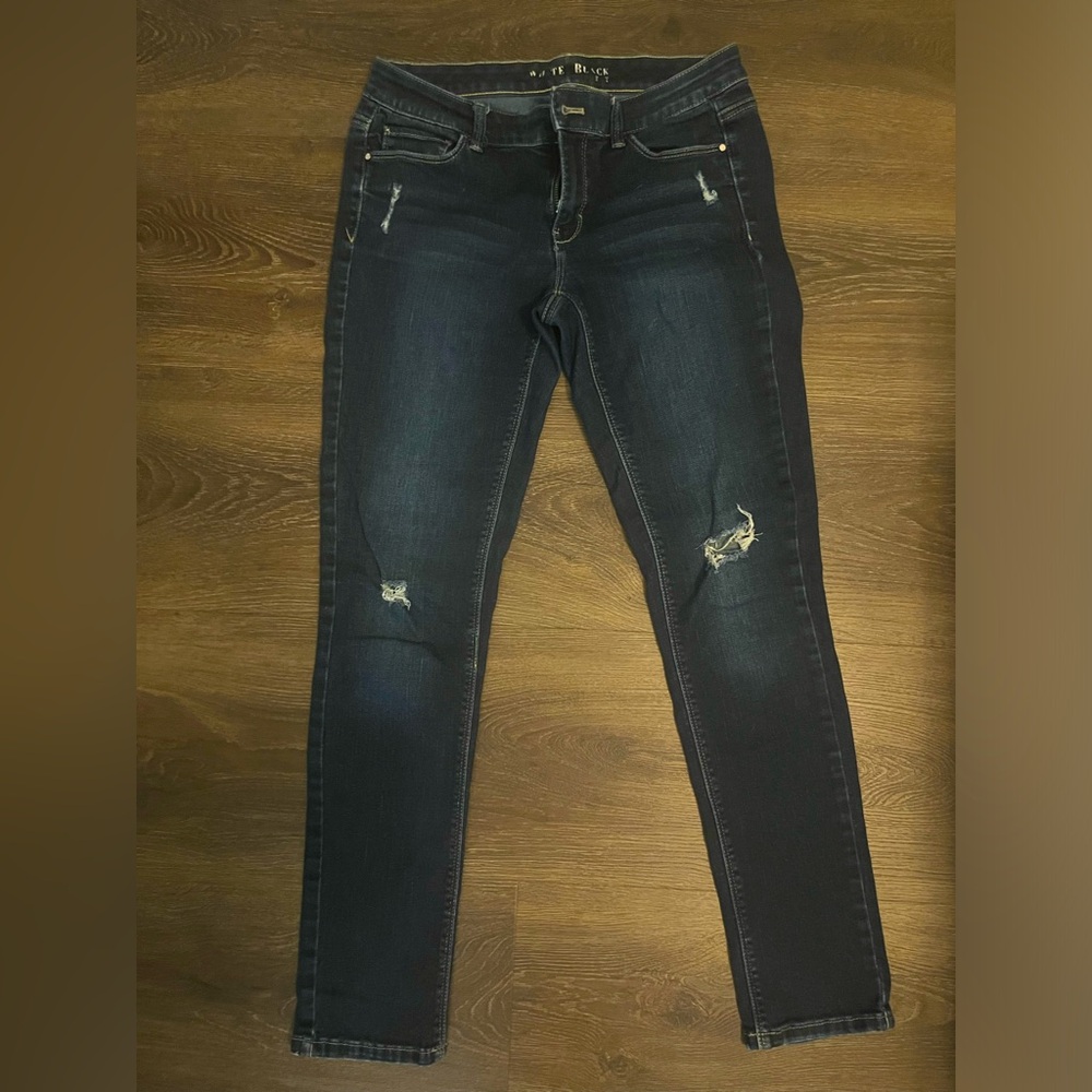 WHBM skinny leg jeans. Size 4. Dark wash with distressed knees.
